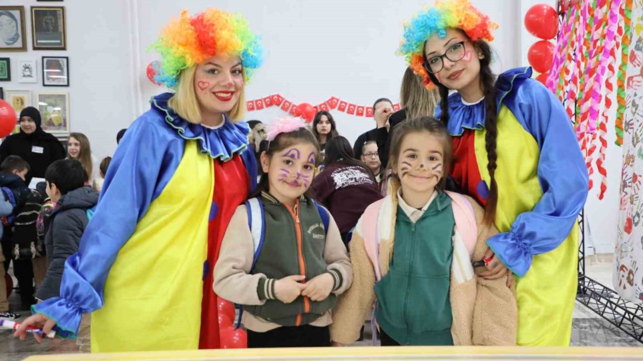 Minikler için üniversitede şenlik