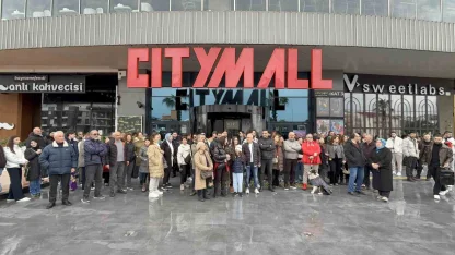 Mühürlenen CityMall AVM için basın açıklaması