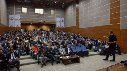 NASA’daki Türk bilim adamı Dr. Umut Yıldız, OMÜ’de evrenin sırlarını anlattı