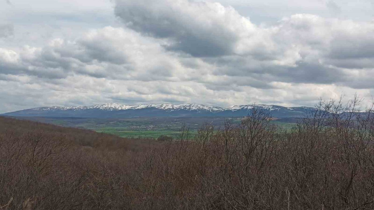Nisan ortasında kış sürprizi: Akdağ yeniden beyaza büründü