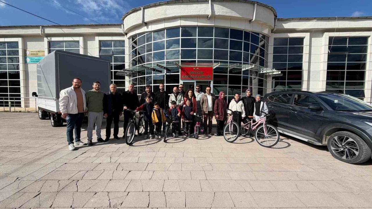 Ovacıklı öğrencilerin yüzü bisiklet desteğiyle güldü