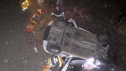 Samsun’da otomobil köprüden dere yatağına uçtu: 2 yaralı