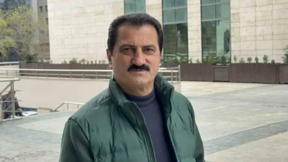 Samsunlu türkücü Tatlıses’e benzerliğiyle ilgi odağı oldu