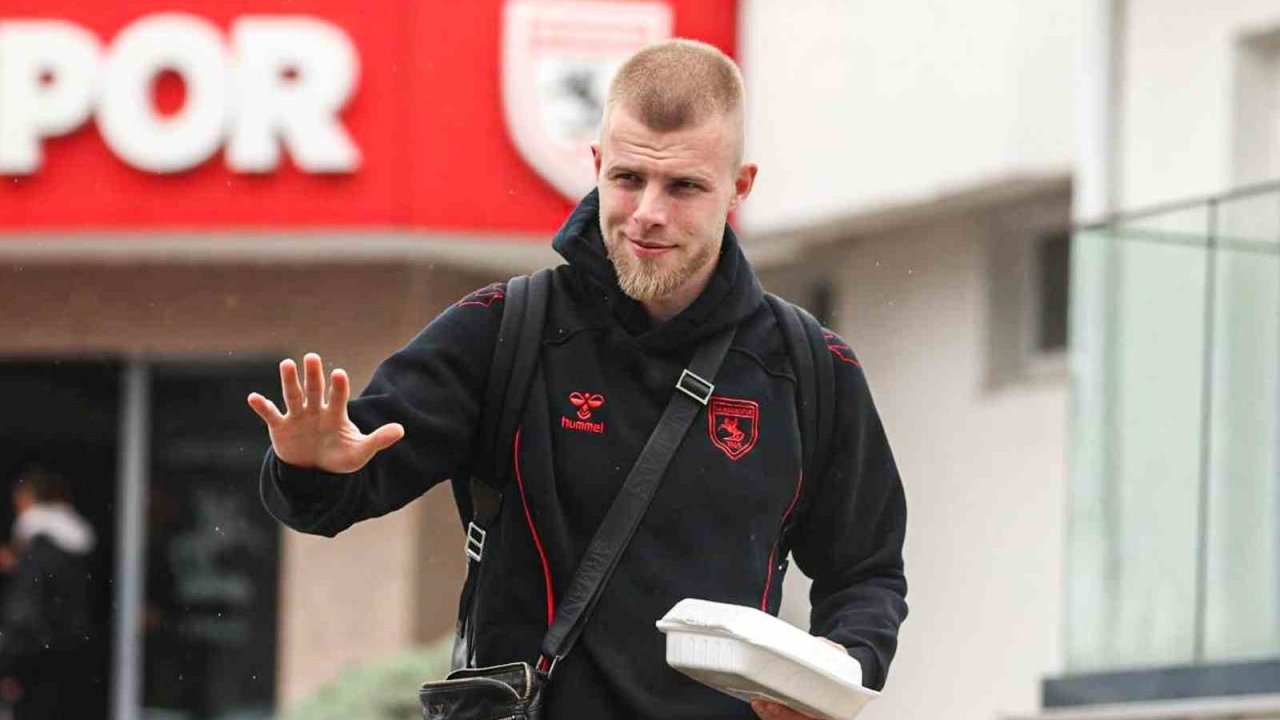 Samsunspor, erteleme maçı için Rize’ye gitti