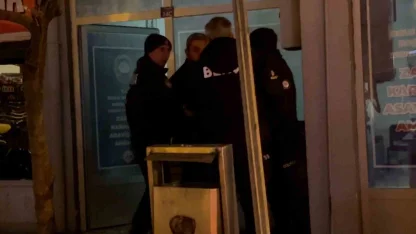 Sokak ortasında karısıyla kavga eden alkollü şahıs gözaltına alındı