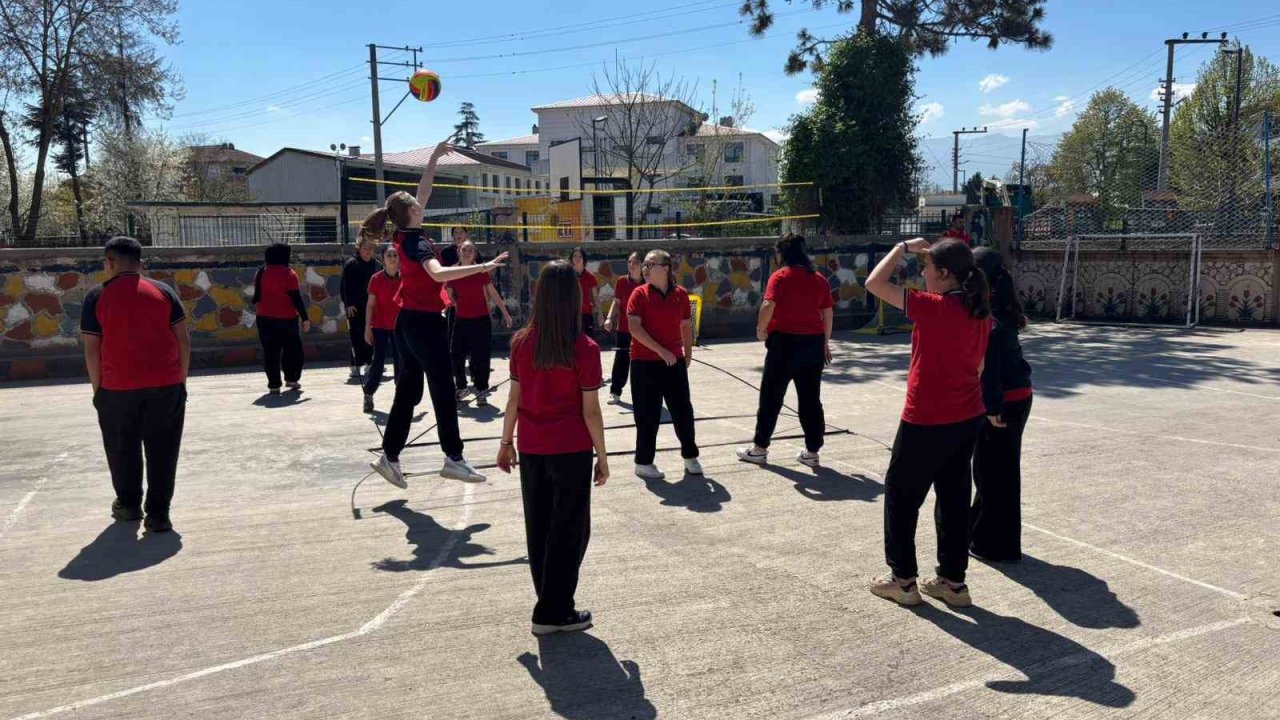Spor branşlarını deneyimleyerek tanıyorlar