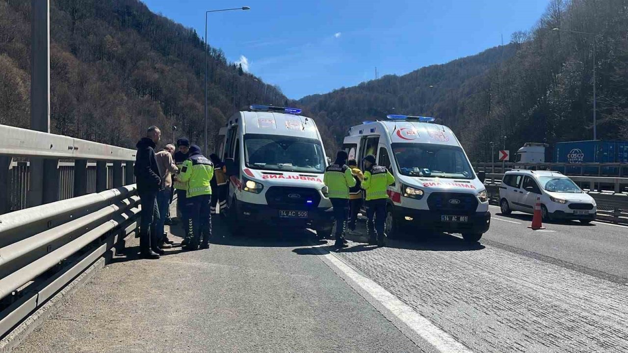 TEM Otoyolu’nda 5 aracın karıştığı zincirleme kaza: 5 yaralı