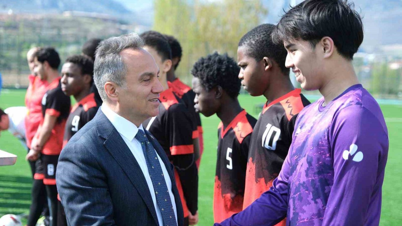 Tokat’ta gençler futbol turnuvasında buluştu