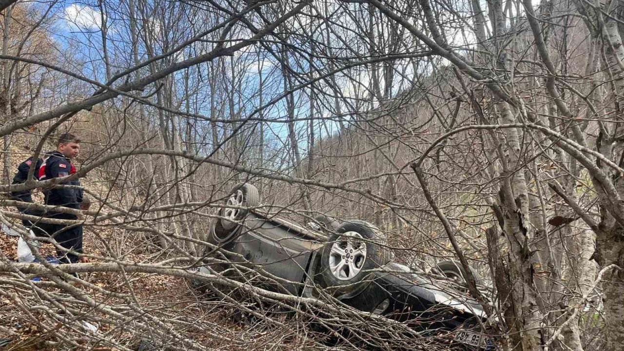 Tokat’ta otomobil şarampole uçtu: 2 yaralı