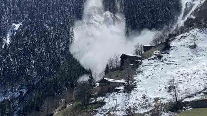 Trabzon’daki çığ anı cep telefonu kamerasına yansıdı