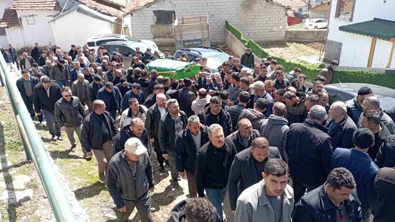 Traktörden düşerek hayatını kaybeden genç son yolculuğuna uğurlandı