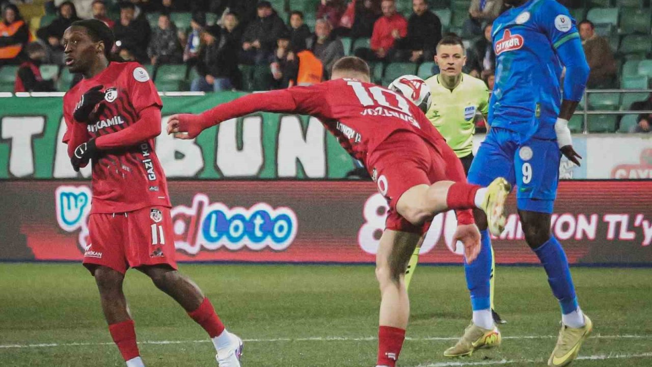 Trendyol Süper Lig: Çaykur Rizespor: 0 - Gaziantep FK: 1 (İlk yarı)