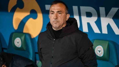 Trendyol Süper Lig: Çaykur Rizespor: 3 - Samsunspor: 0 (İlk yarı)