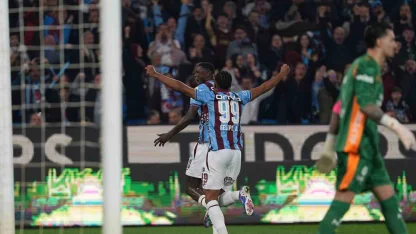 Trendyol Süper Lig: Trabzonspor: 1 - Galatasaray: 0 (İlk yarı)