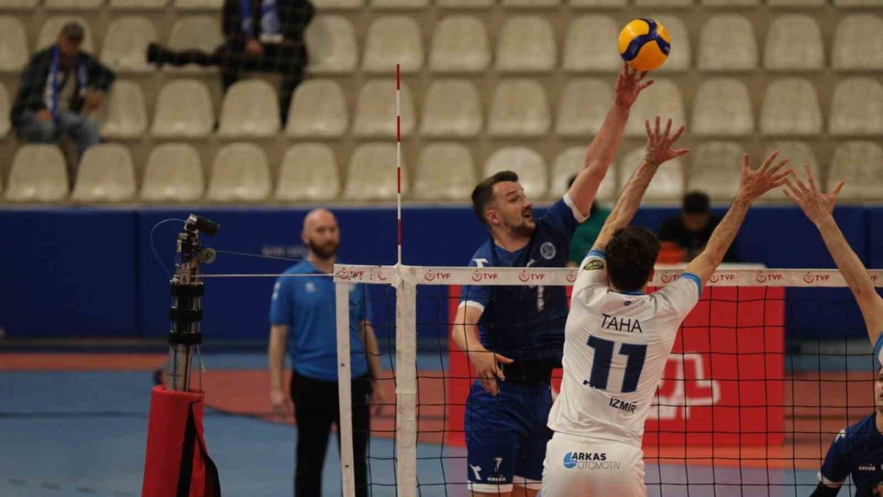 TVF Erkekler Voleybol 1. Ligi Yarı Finali: Kocaeli Büyükşehir Belediye Kağıtspor: 4 - Arkasspor: 1