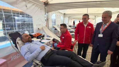 Üniversite öğrencilerinden kan bağış kampanyasına yoğun ilgi