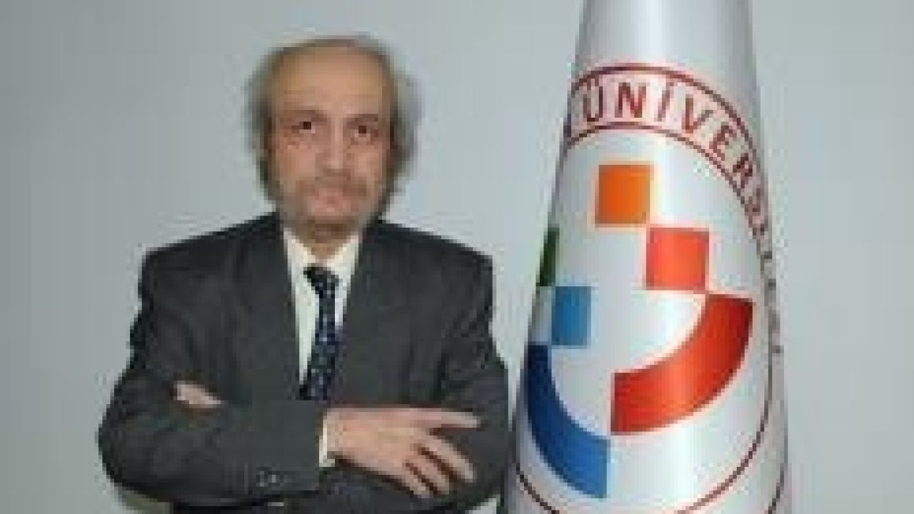 Üniversitenin lojmanında ölü bulundu