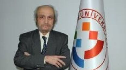 Üniversitenin lojmanında ölü bulundu