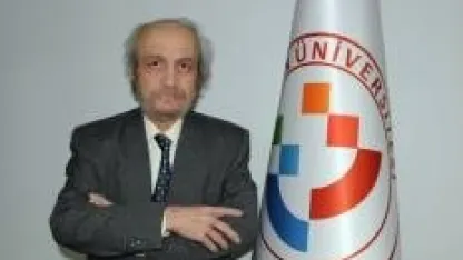 Üniversitenin lojmanında ölü bulundu