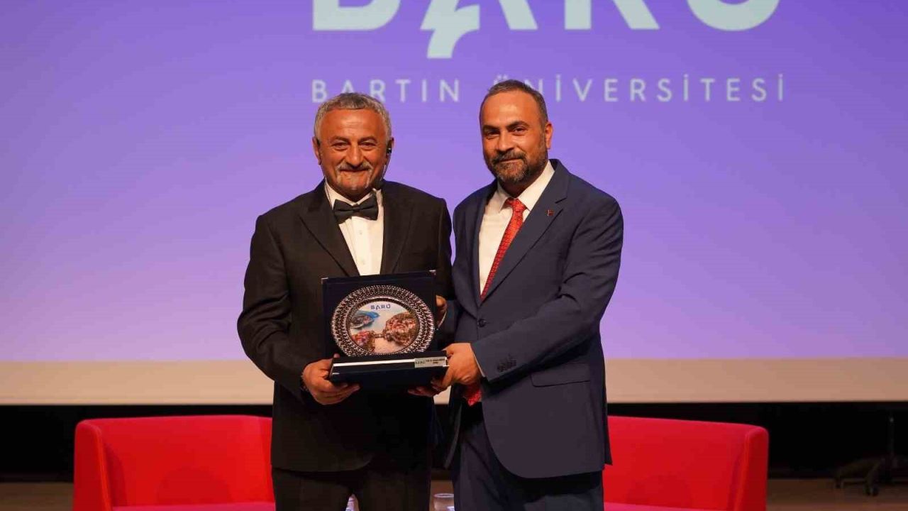 Ünlü saç stilisti üniversite öğrencileriyle buluştu