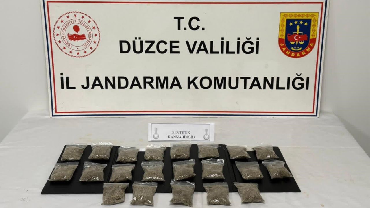Uyuşturucu maddeleri paketlerken yakalandı