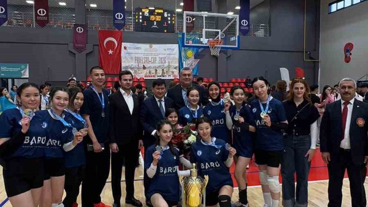 Voleybol turnuvasında Kazakistanlı öğrenciler şampiyon oldu.