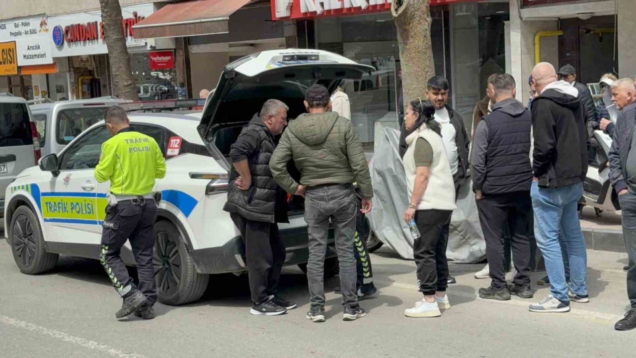 Yaya geçidinde aracın çarptığı öğrenci hastanelik oldu