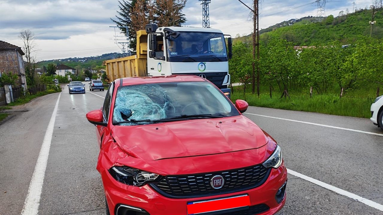 Yolun karşısına geçerken otomobilin çarptığı yaya ağır yaralandı