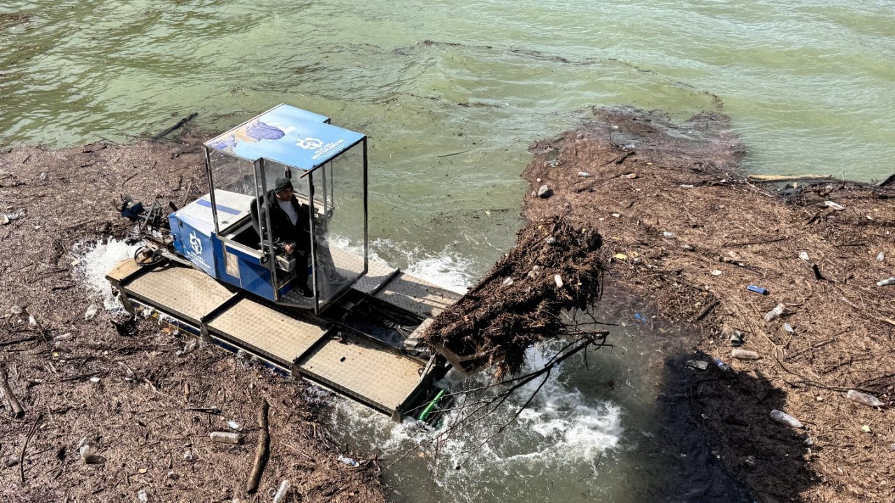 Yüzde 100 doluluğa ulaşan Yuvacık Barajı’ndan 9 kamyon atık çıkarıldı