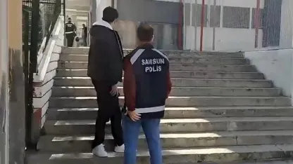 Zamanla yarışan polis kimliğini kaybeden öğrenciyi sınava yetiştirdi