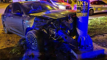 Zonguldak’ta otomobil önce araca, ardından yön direğine çarptı: 2 yaralı