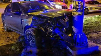 Zonguldak’ta otomobil önce araca, ardından yön direğine çarptı: 2 yaralı