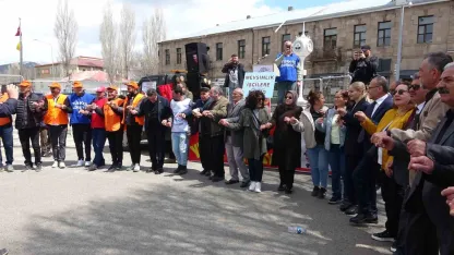 Ardahan’da 1 Mayıs Emek ve Dayanışma Günü halaylarla kutlandı