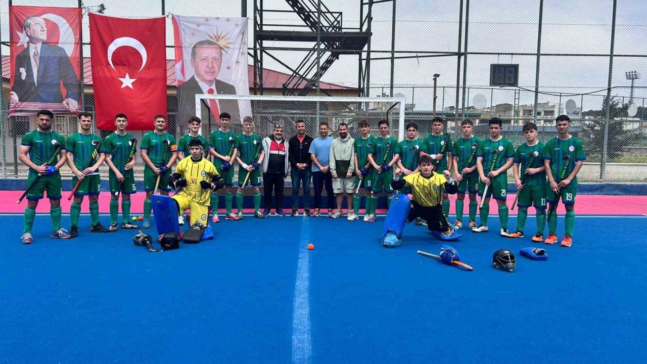 Ardeşen Anadolu İmam Hatip Lisesi, hokeyde Türkiye 3.’sü oldu