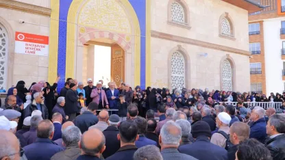 Bayburt’ta hacı adayları dualarla kutsal topraklara uğurlandı