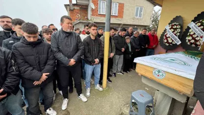 Bıçaklanarak öldürülen genç toprağa verildi