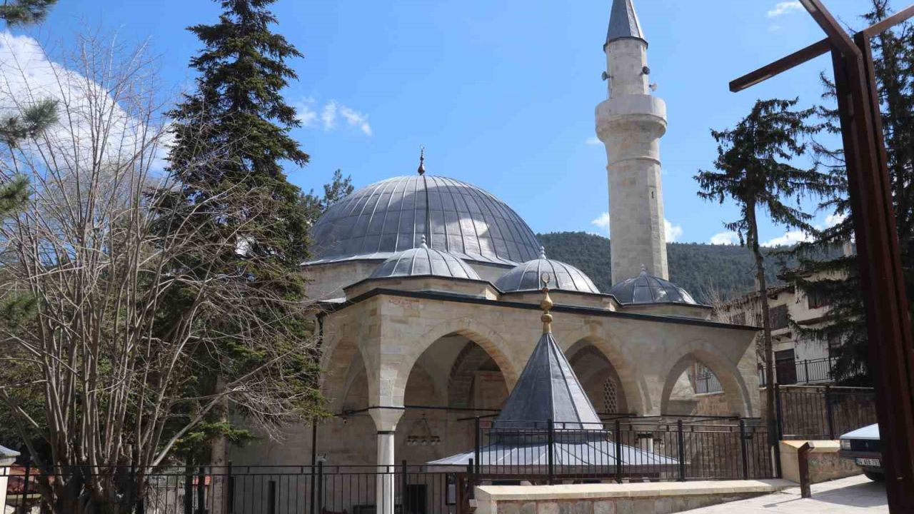 Birçok badire atlatan 508 yıllık cami tarihe tanıklık etmeye devam ediyor