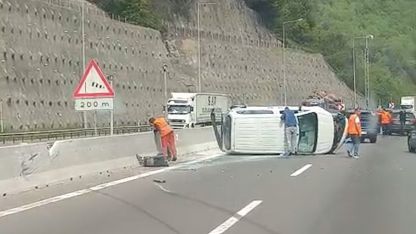 Bolu Dağı’nda otomobil ile çarpışan araç devrildi: Kilometrelerce araç kuyruğu oluştu