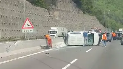 Bolu Dağı’nda otomobil ile çarpışan araç devrildi: Kilometrelerce araç kuyruğu oluştu