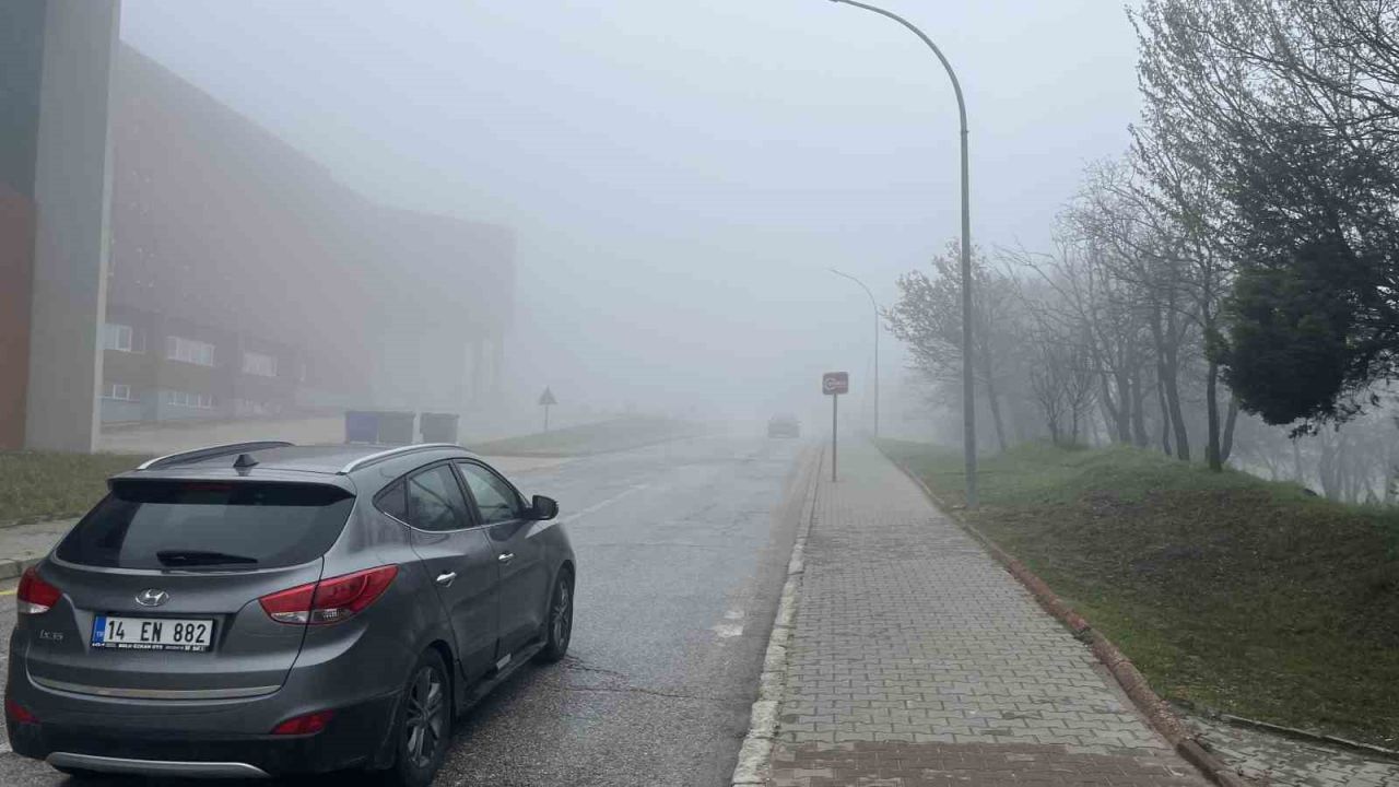 Bolu’da sis görüş mesafesini düşürdü