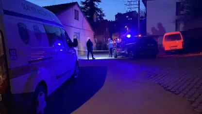 Boşanma aşamasındaki eşinin evine tabancayla ateş açtı