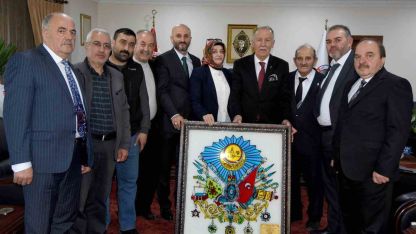ESOB Başkanı Fırat’a ‘Osmanlı devlet arması’