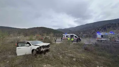 Kastamonu’da su kanalına düşen otomobildeki 4 kişi yaralandı