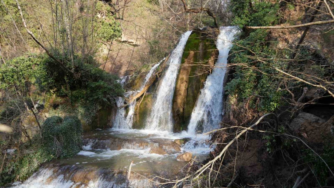 Koruma altına alınan şelale güzelliğiyle mest ediyor
