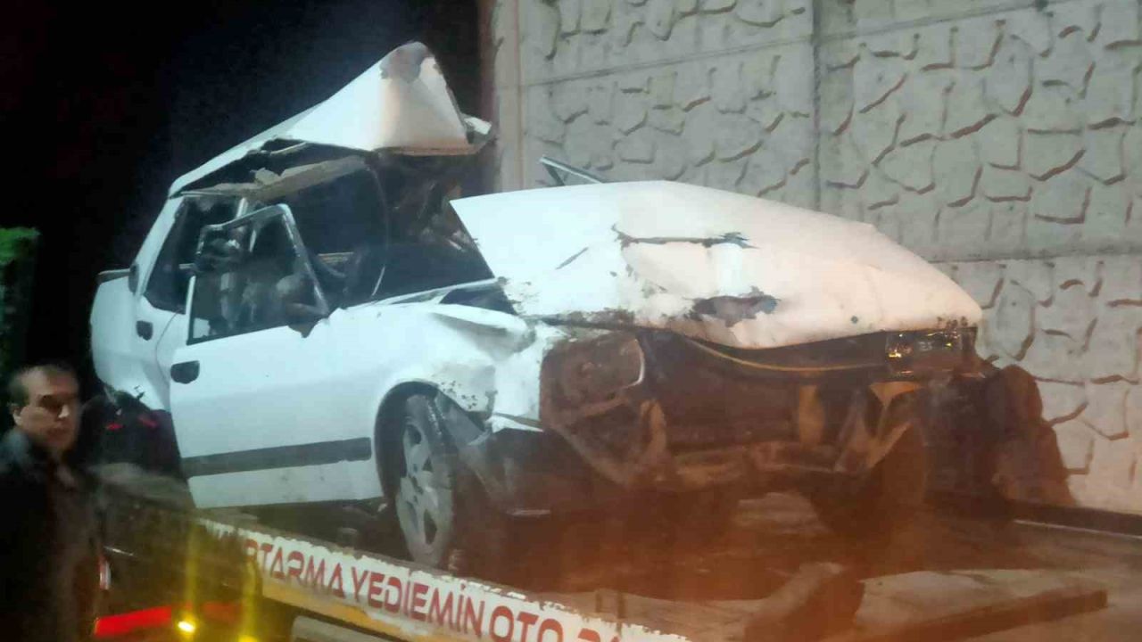 Otomobil 50 metreden şarampole uçtu: 2 kişi araçtan atlayarak kurtuldu