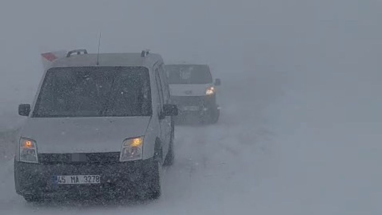 Palandöken Geçidi’nde 3 saat mahsur kaldılar