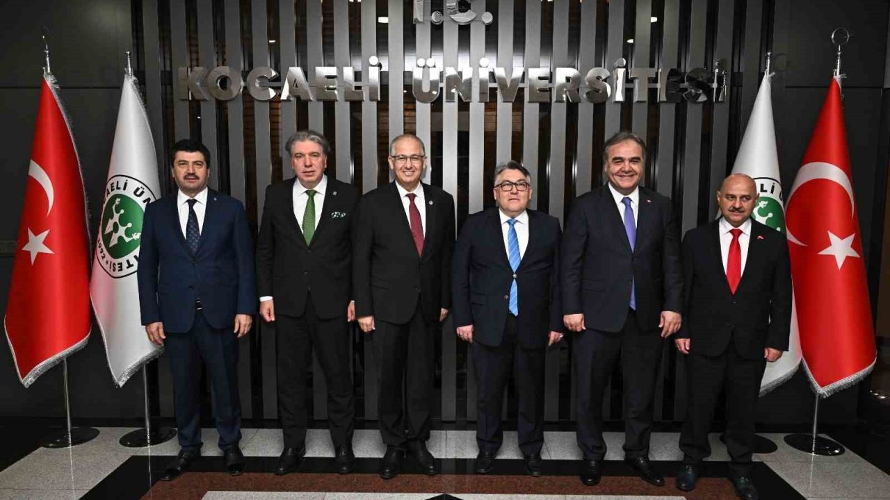 Rektör Özölçer, Türkiye’nin En Büyük Öğrenci Kongresi’nde genç araştırmacılarla bir araya geldi