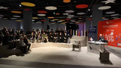Rektör Sözbir Bilim Kafede uydu teknolojilerindeki milli vizyonu anlattı
