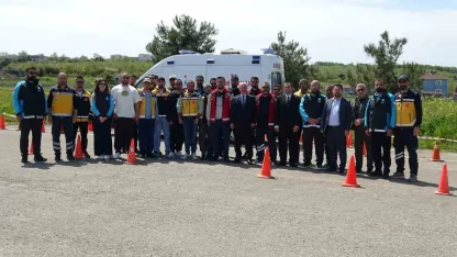 Sinop’ta ambulans sürücüleri zorlu parkurlarda yeteneklerini sergiledi