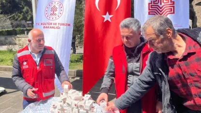 Sinop’ta Vakıf Haftası programında vatandaşlara lokum ikram edildi